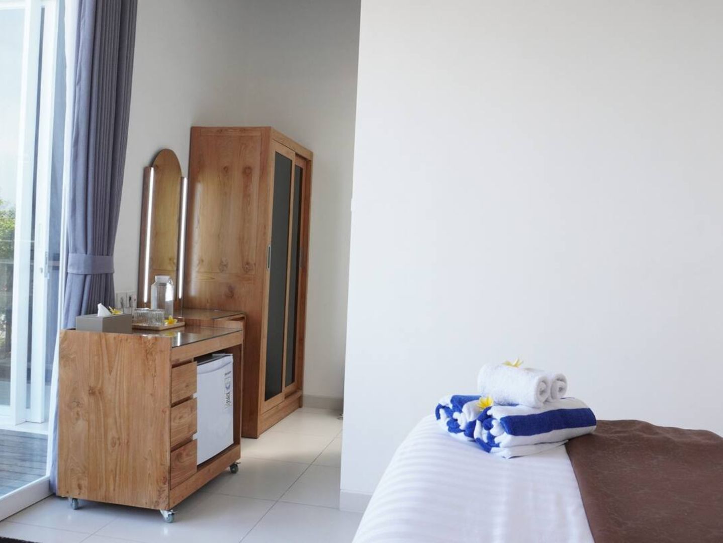 Deluxe Room Balcony with View (3)