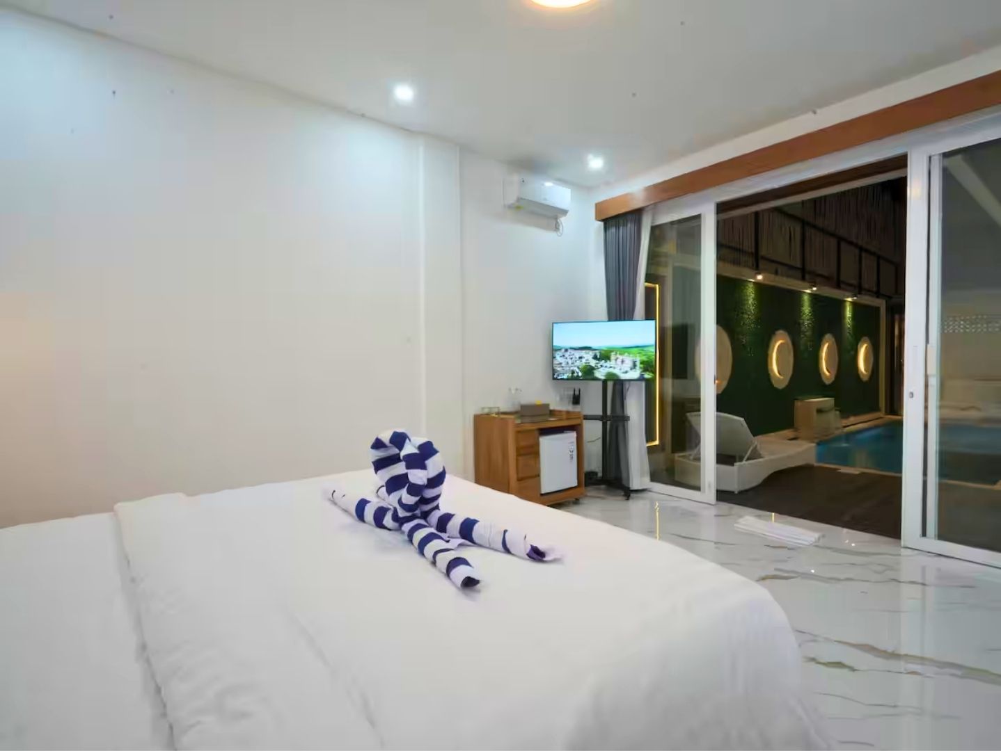 Deluxe Room with Pool View Dijobi Villa
