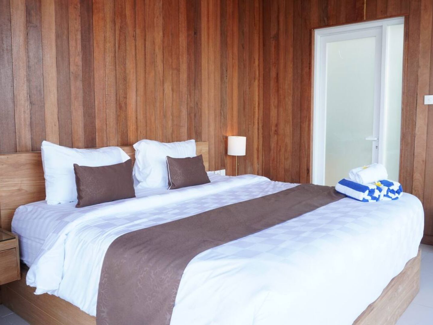 Luxury Suite Room Balcony with View (2)