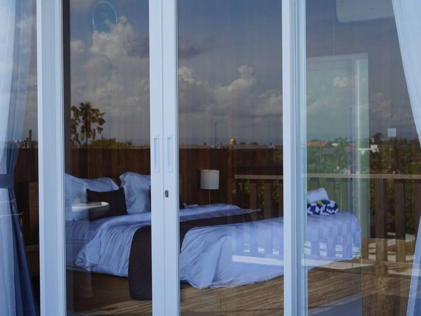 Luxury Suite Room Balcony with View (3)